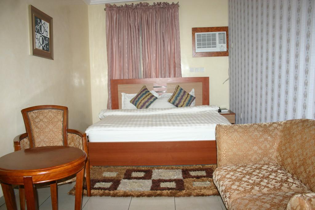Petrus Hotels Royale Abuja Exterior photo