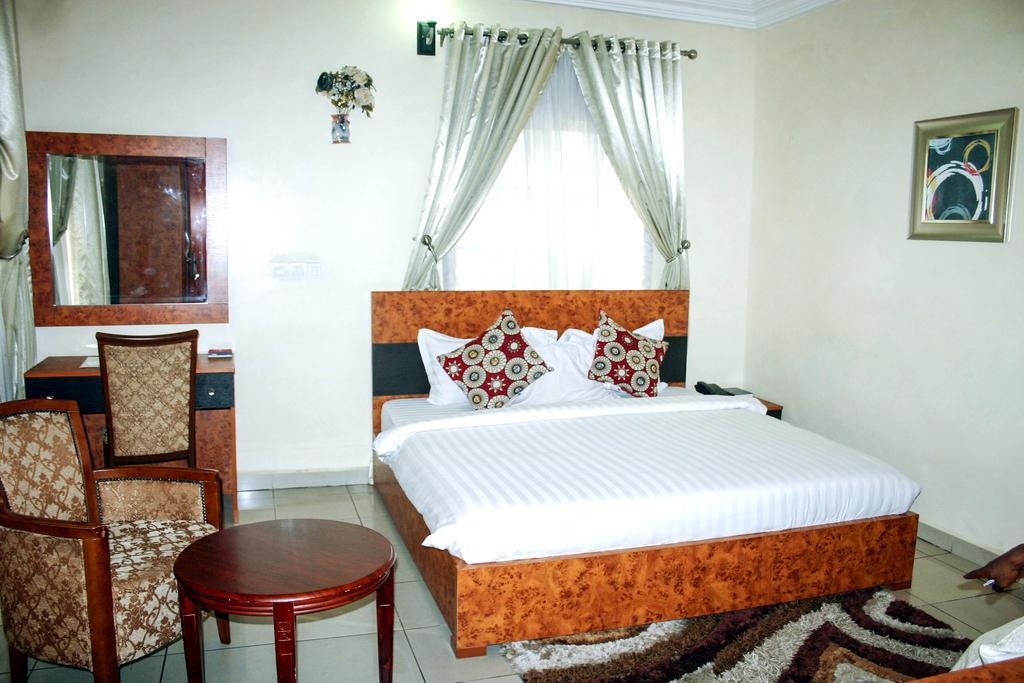 Petrus Hotels Royale Abuja Exterior photo