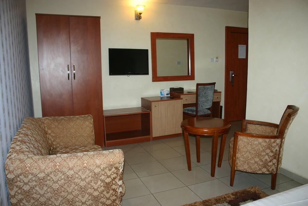 Petrus Hotels Royale Abuja Exterior photo