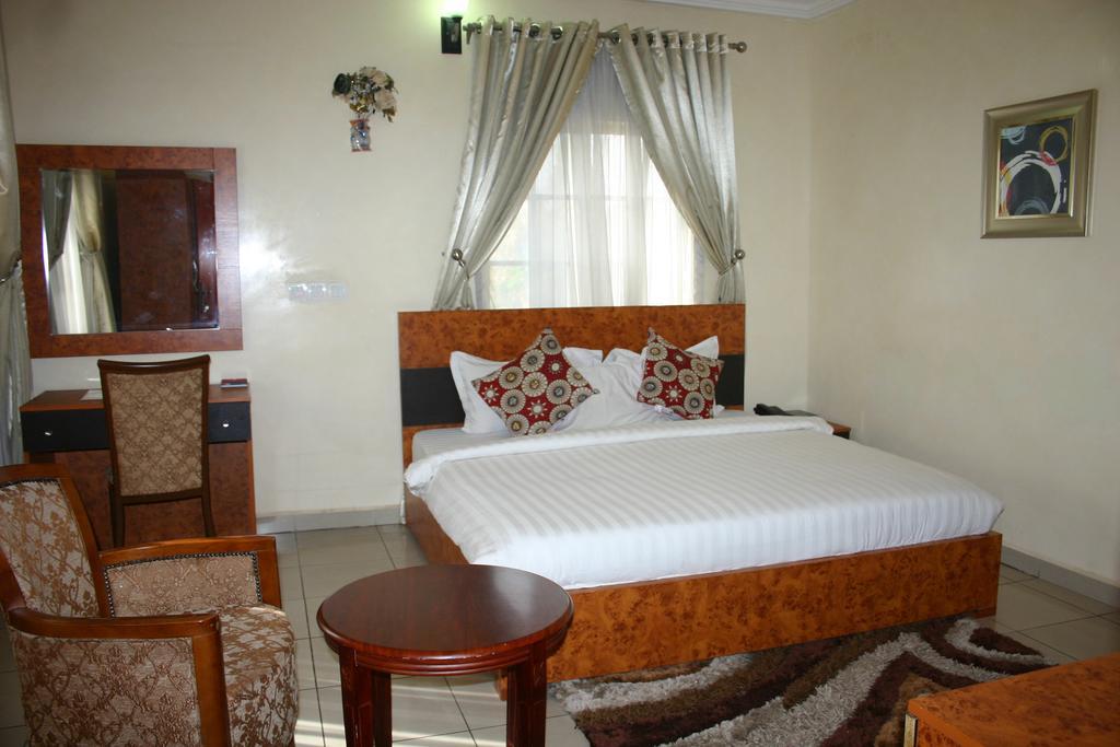 Petrus Hotels Royale Abuja Exterior photo
