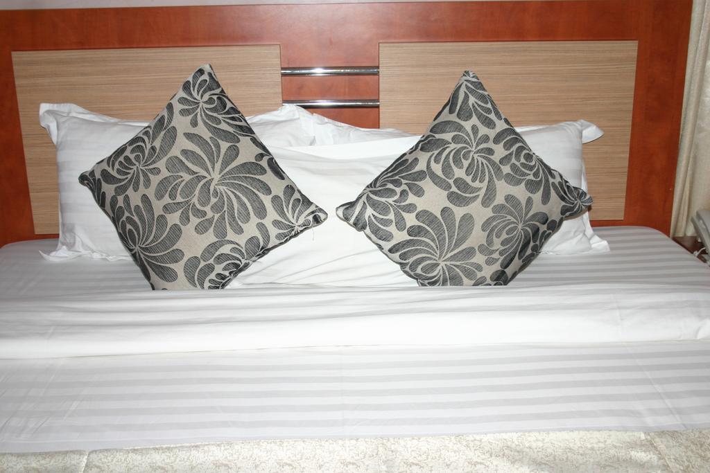 Petrus Hotels Royale Abuja Exterior photo