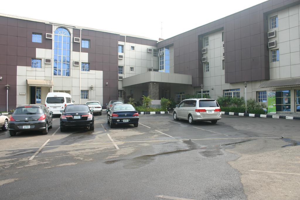 Petrus Hotels Royale Abuja Exterior photo