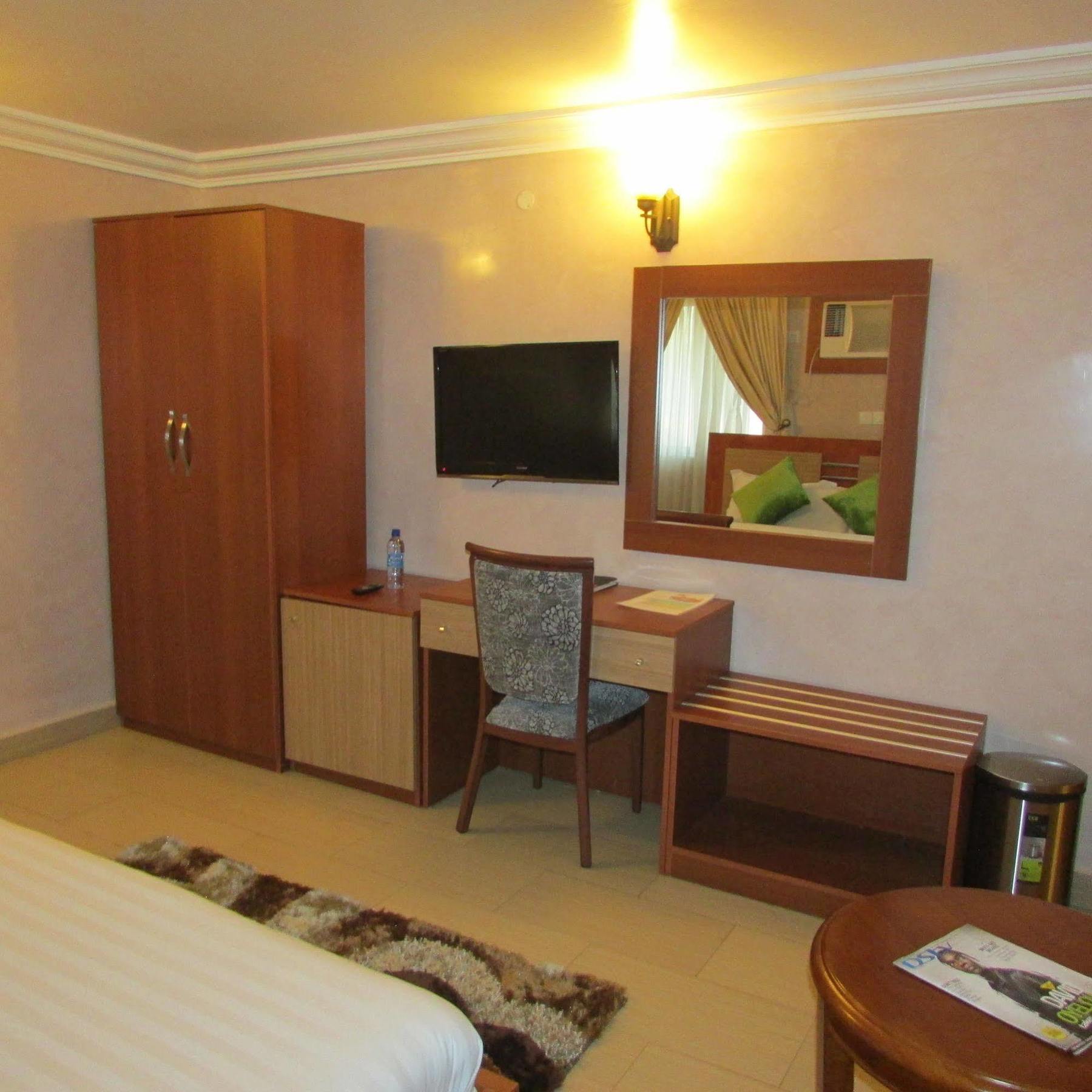Petrus Hotels Royale Abuja Exterior photo